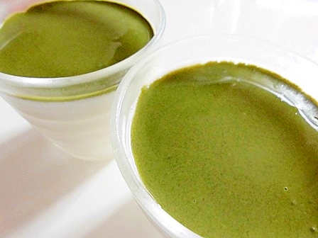 練乳入りミルクゼリー　❤　緑茶ソースで