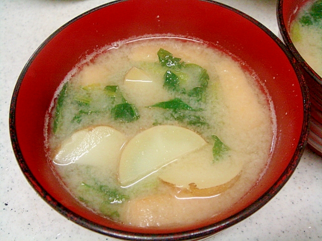 小松菜とじゃがいも、アゲの味噌汁