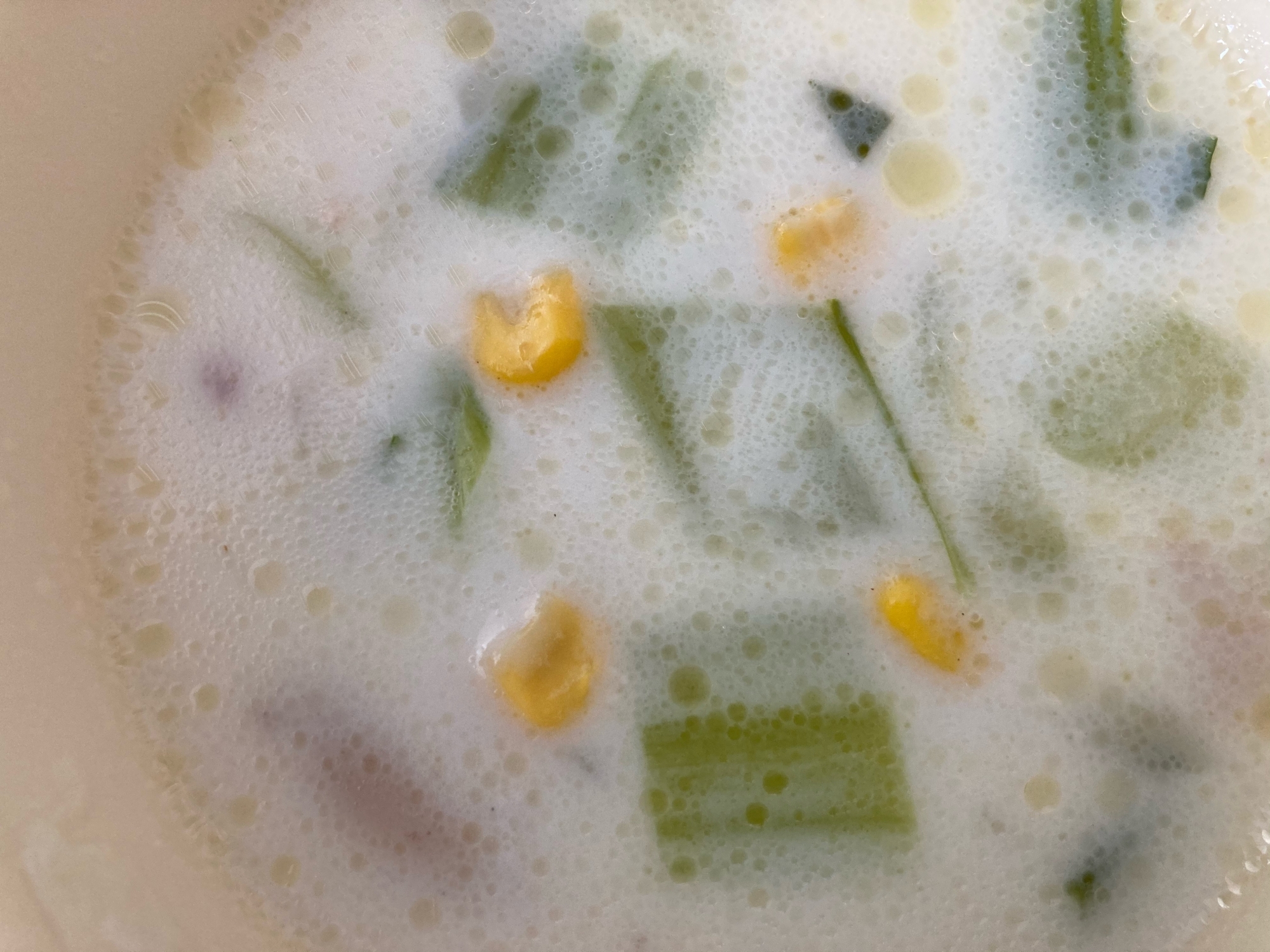青梗菜とコーンとベーコンの豆乳スープ