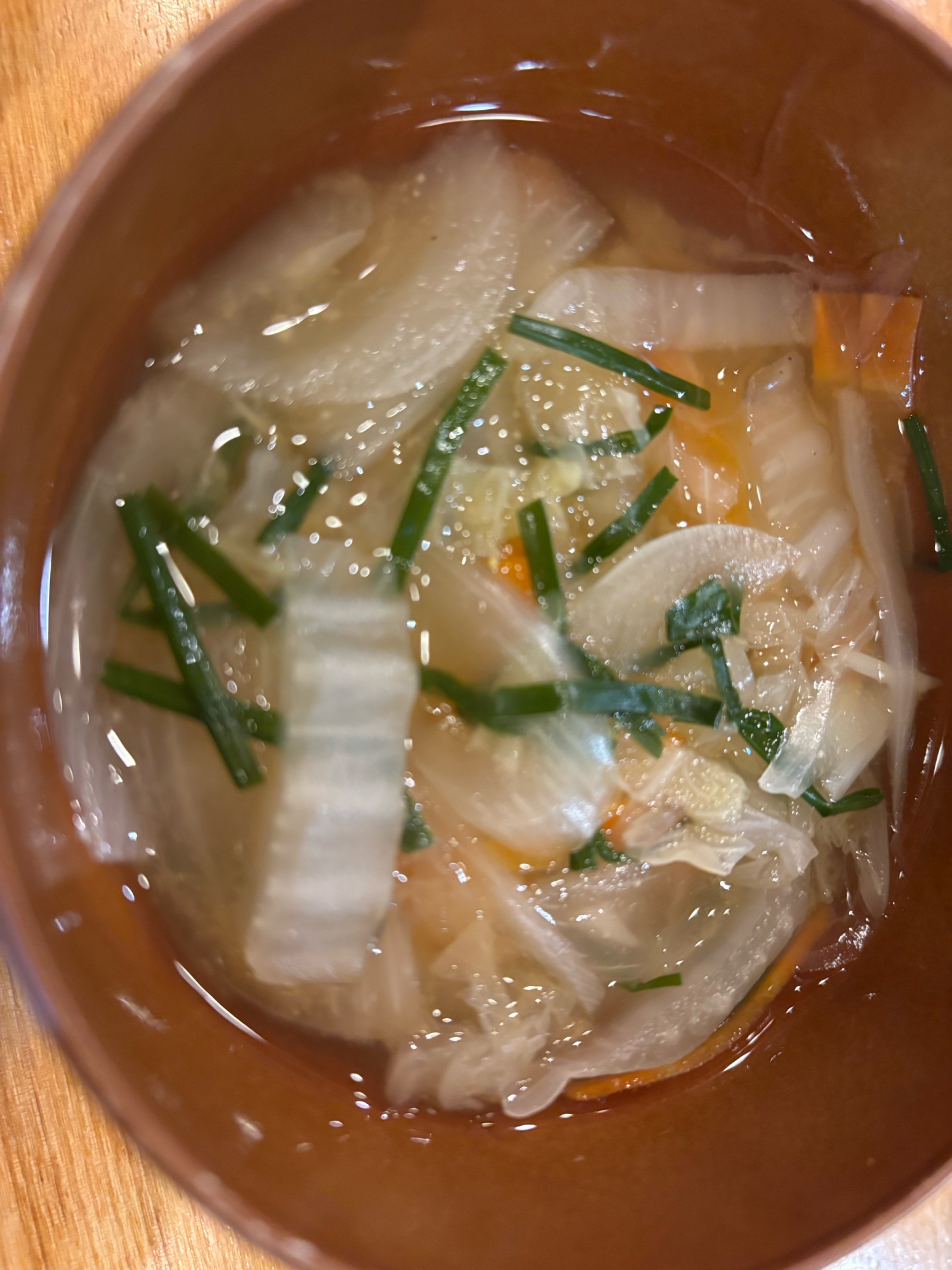 白菜と玉ねぎとにんじんとニラのスープ