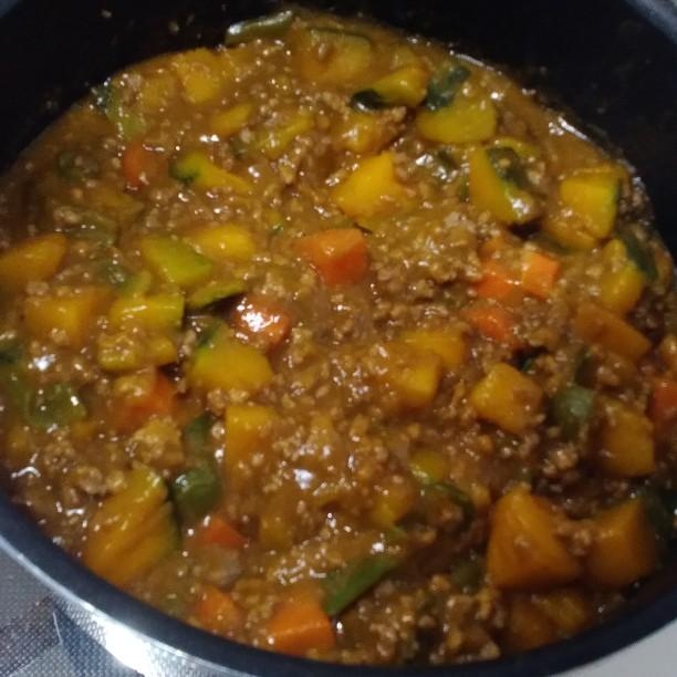 ロロンかぼちゃと人参とピーマンと挽き肉のカレー
