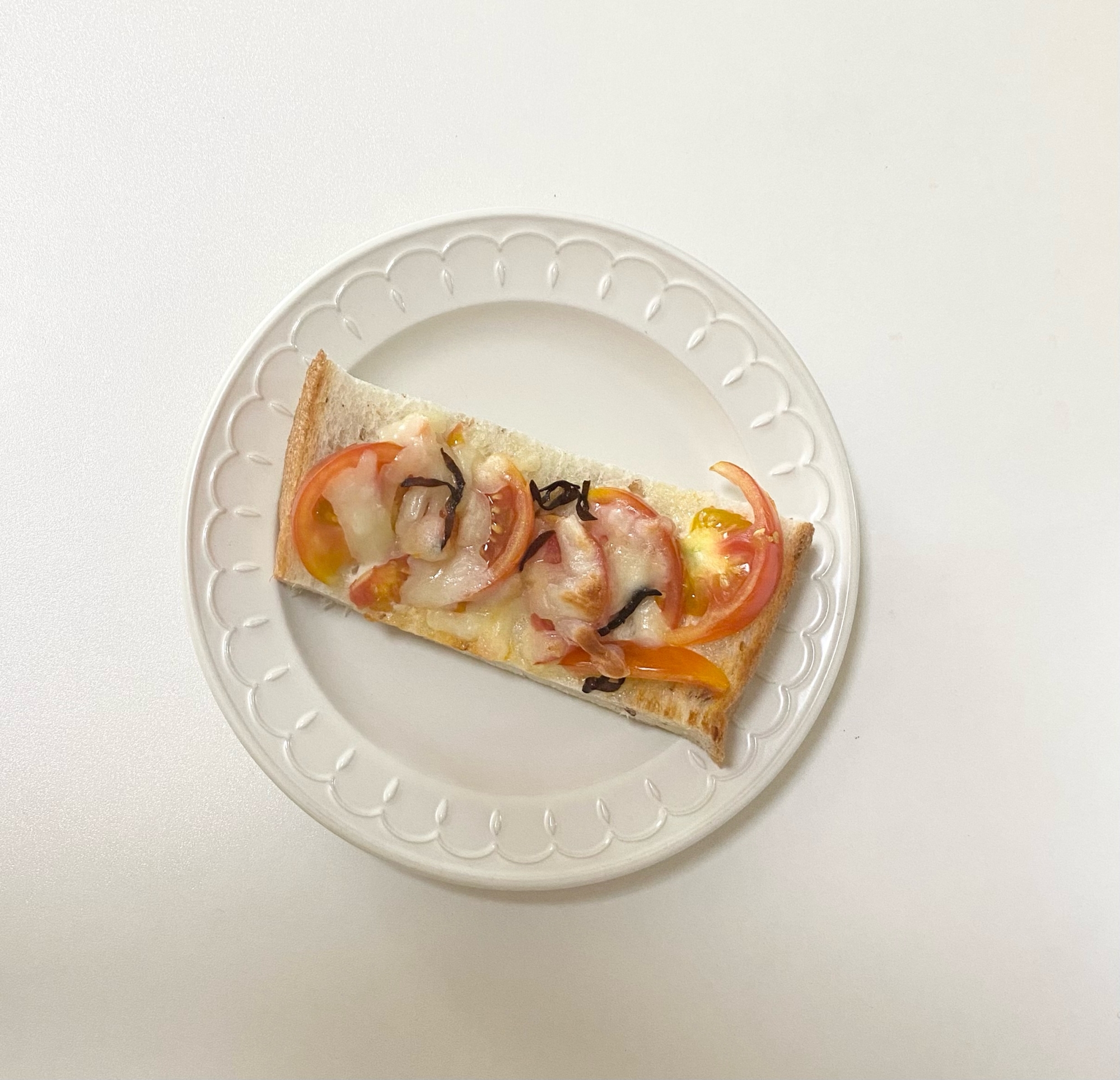お手軽トマトのチーズトースト