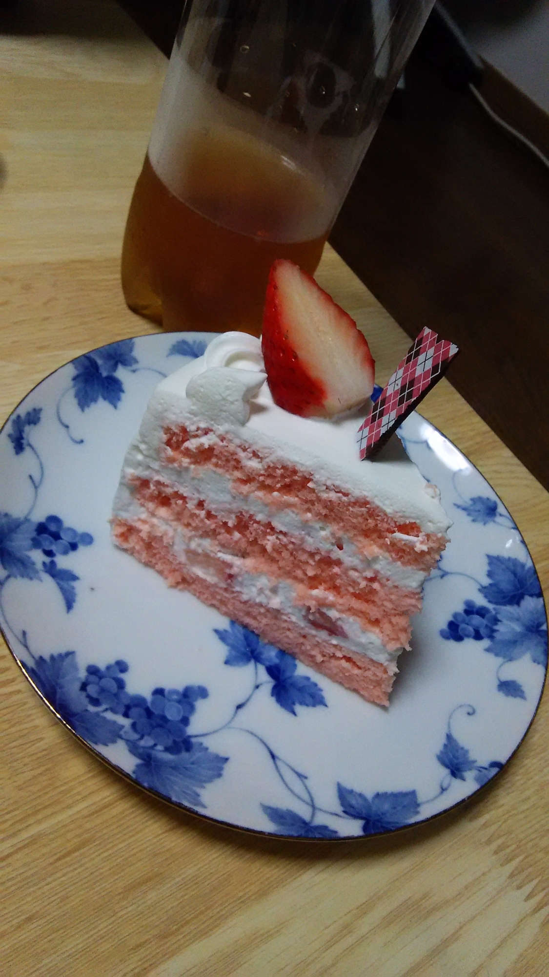 ダブルイチゴのデコレーションケーキ