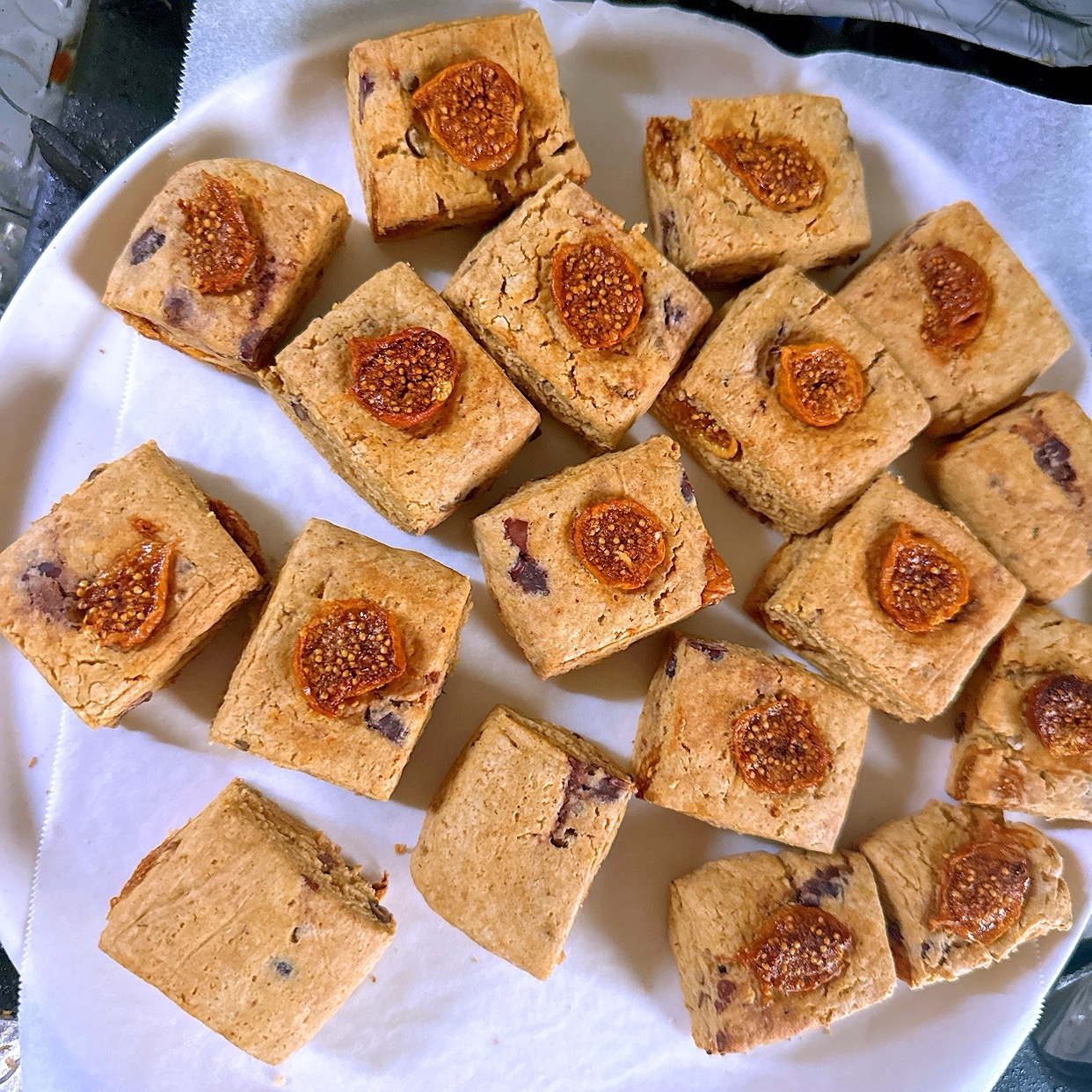 麦こがしと無花果と小豆のスコーン