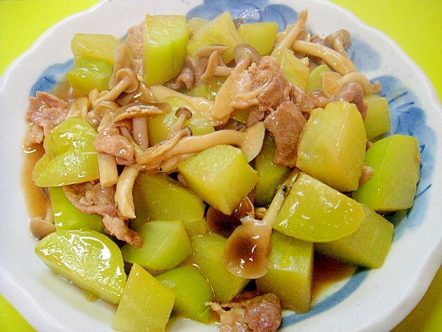 隼人瓜としめじ豚肉の煮物