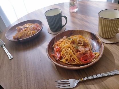 バリラの太いスパゲティを買ったので。もちもちの麺にまけないこってりナポリタン最高でした