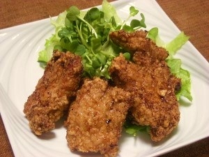 豚肩ロース塊を揚げました。確かに砂糖で肉質が軟らかくなり、冷めても変わらず軟らかく美味しく頂きました。次は鶏肉で作ってみたいと思います。ご馳走さまでした♪