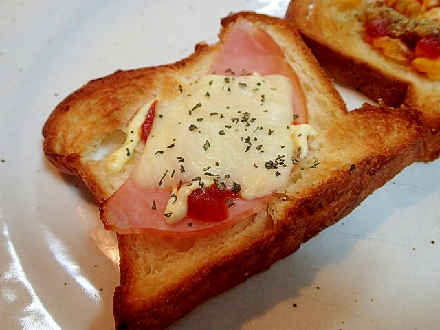 ロースハムのピザ風味デニッシュパン