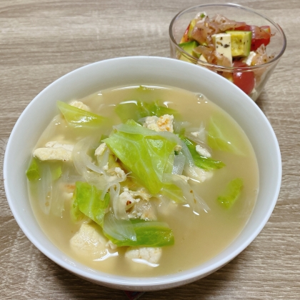 キャベツと豆腐卵のスープ