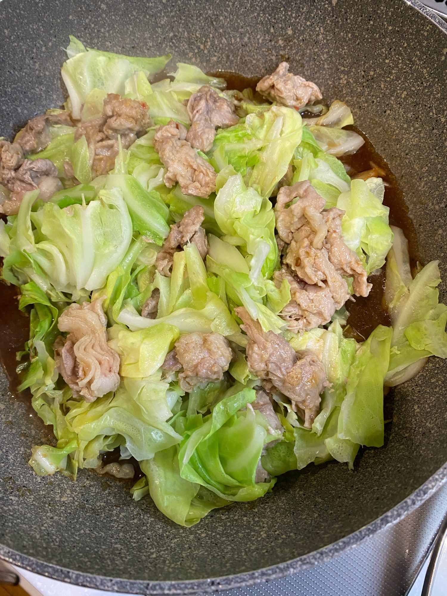 うまい❣️春キャベツと豚肉のピリ辛重ね蒸し焼き