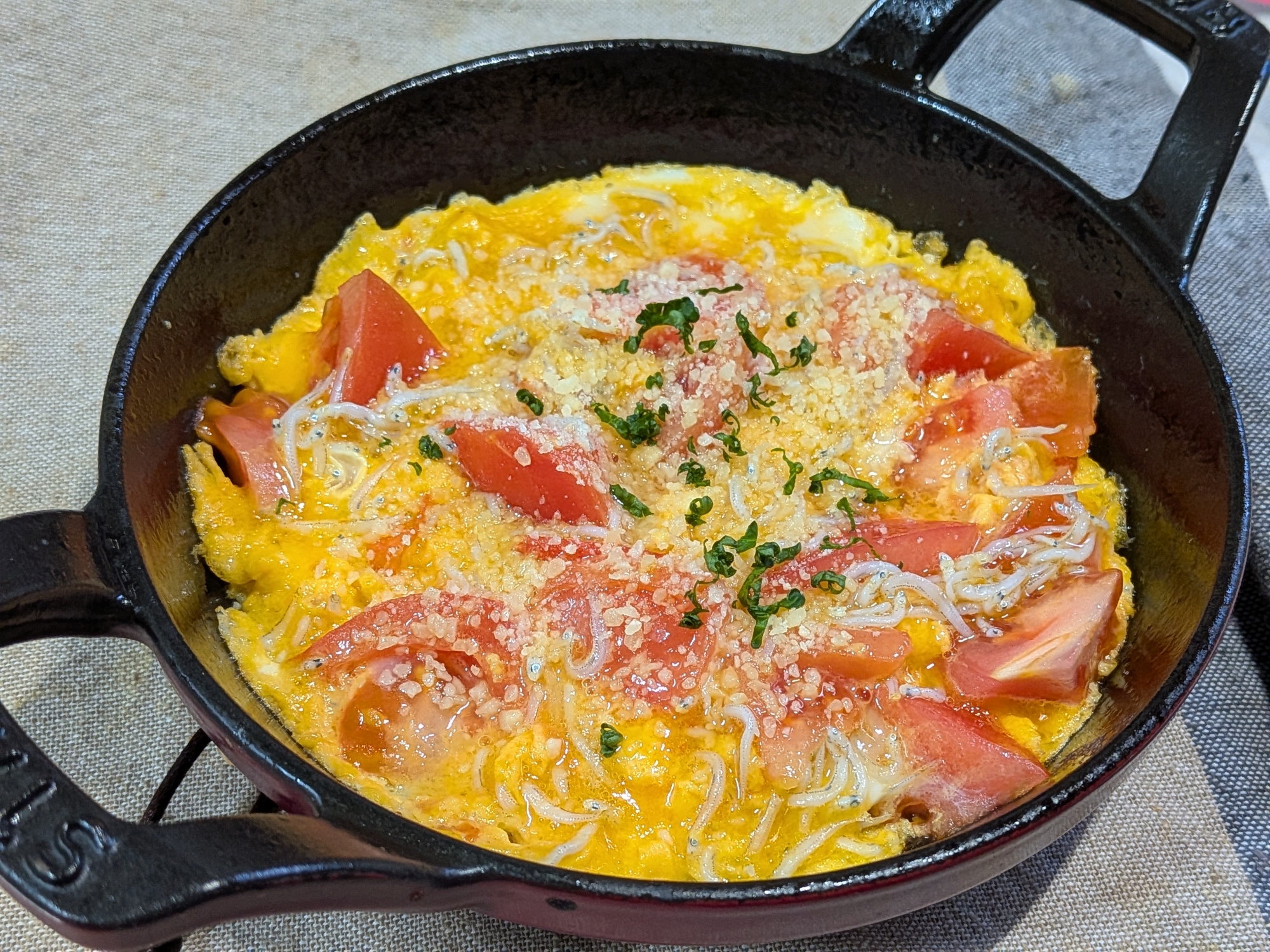 トマト✱しらすのチーズオムレツ