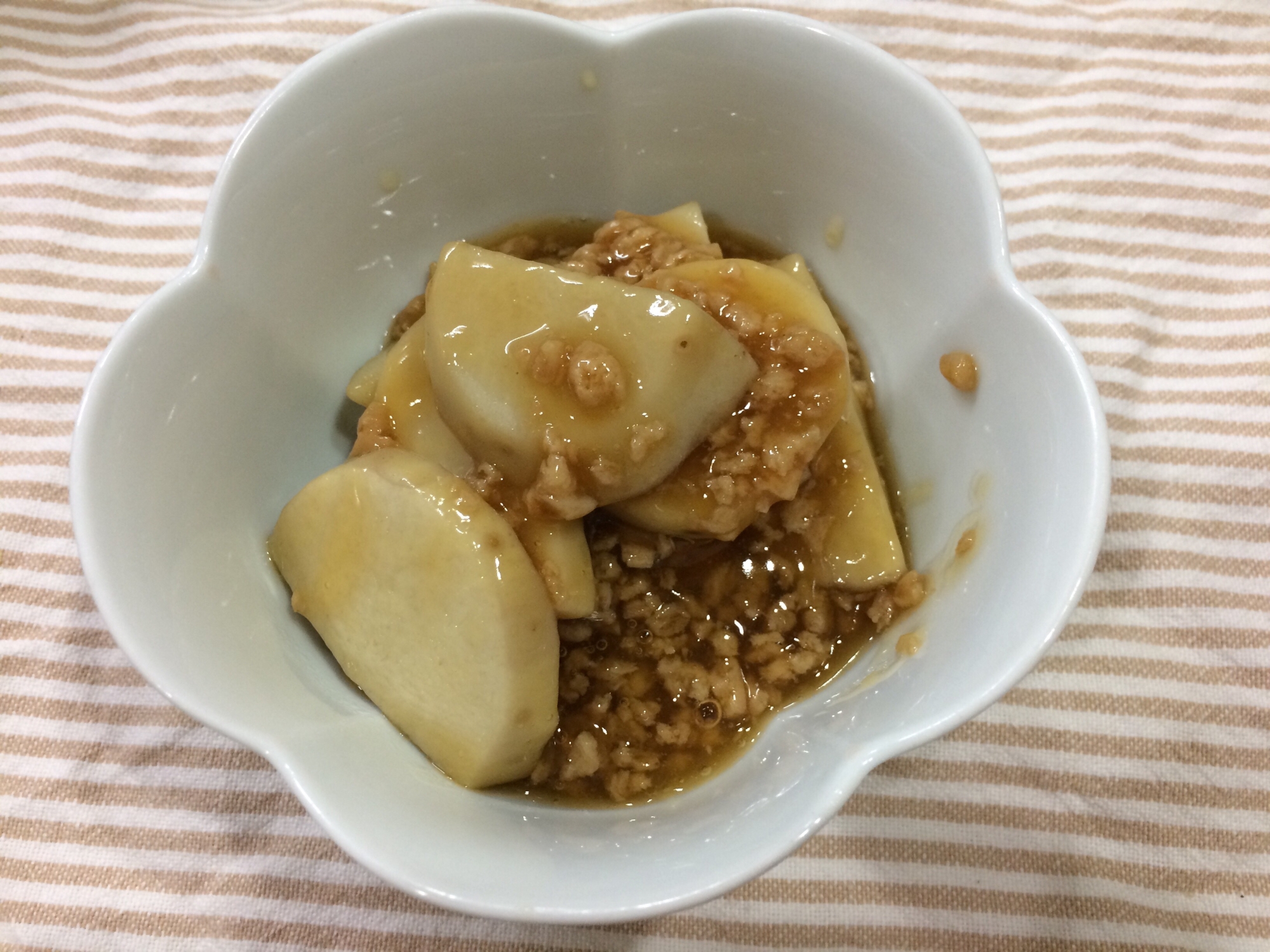 ごはんがすすむ！里芋と大豆ひき肉の甘辛あん