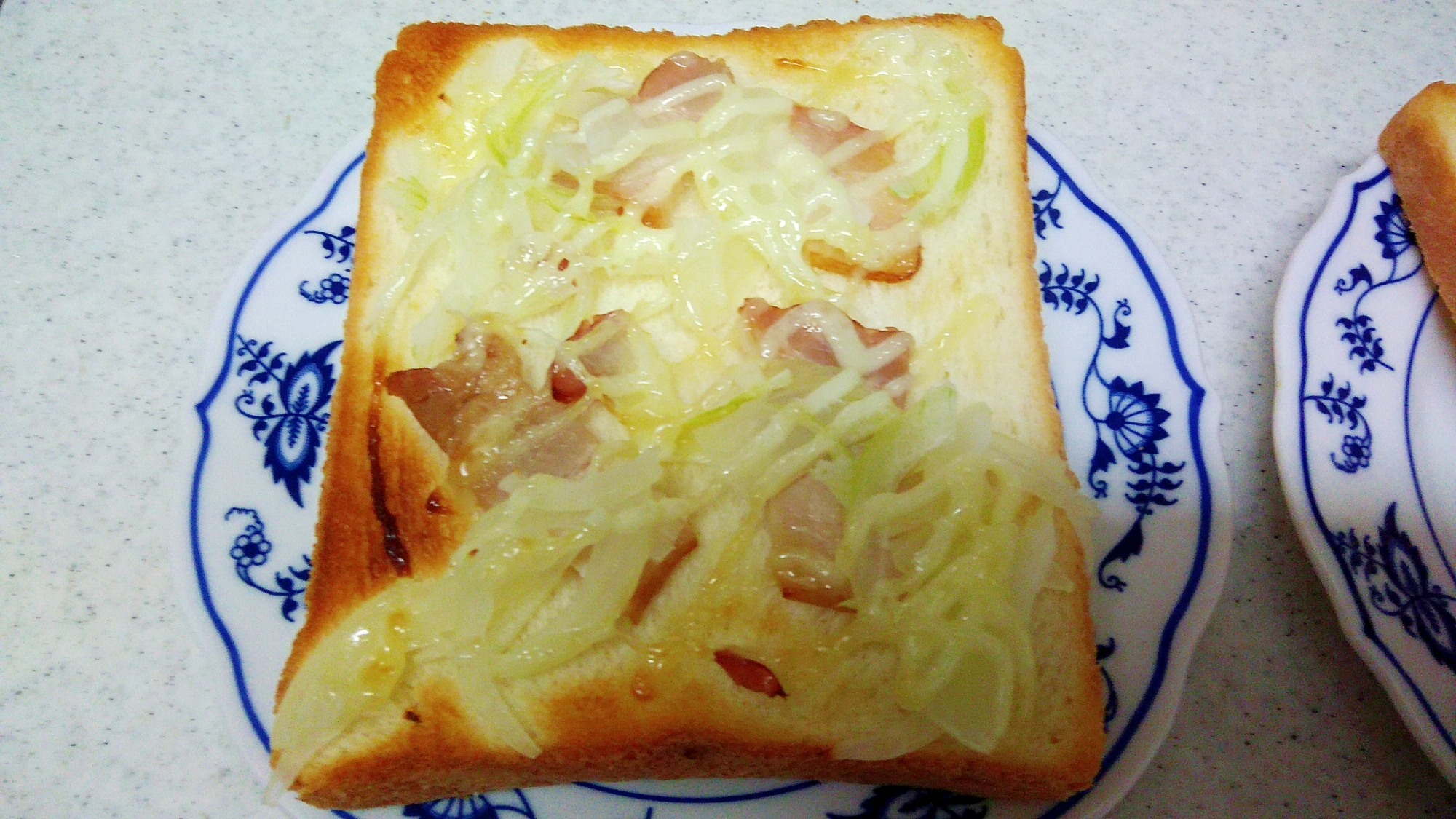 焼き豚と玉葱のトースト