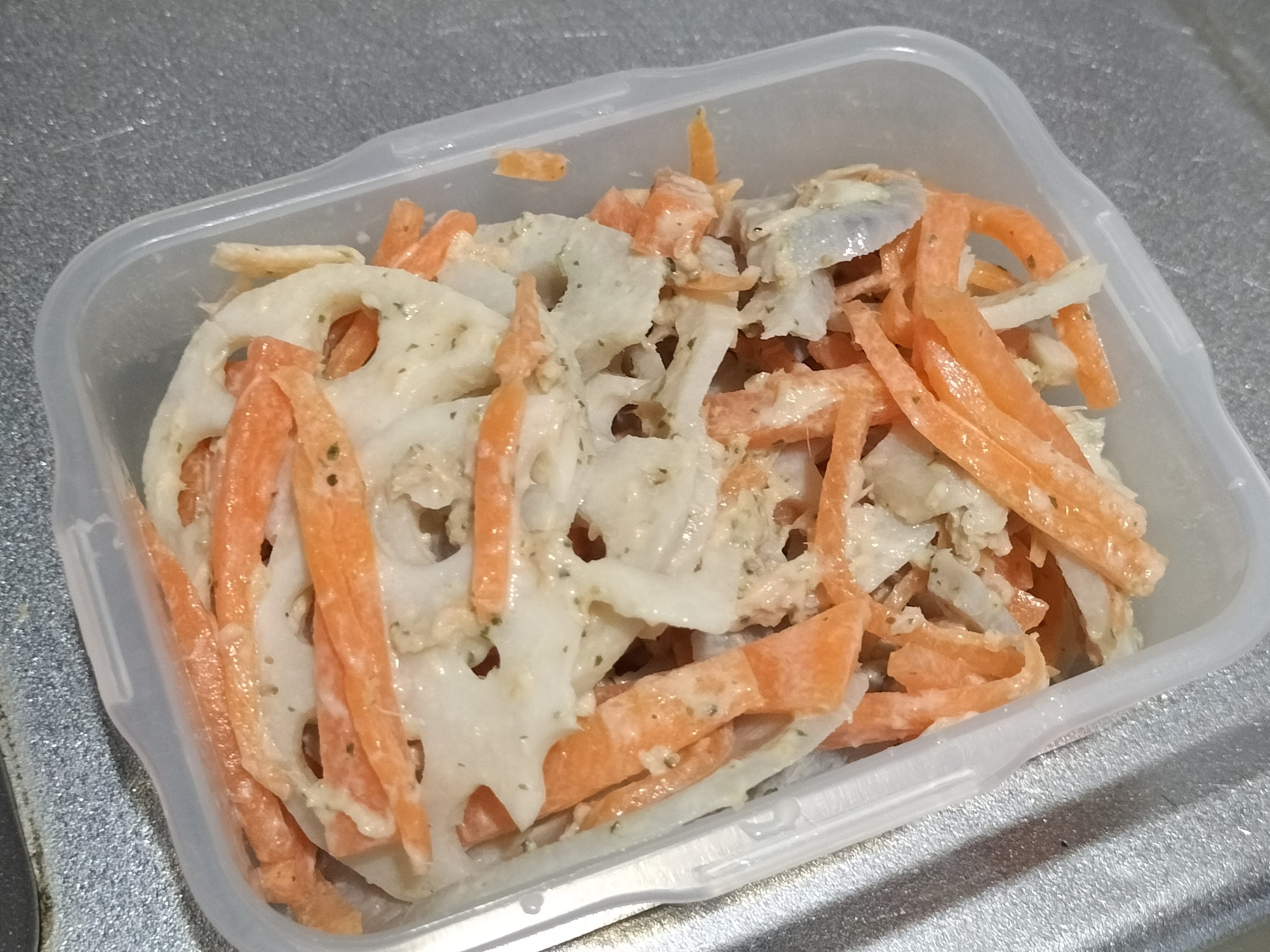レンジで簡単作り置き♪蓮根と人参のツナマヨ和え