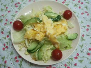 卵と野菜のマヨ醤油サラダ