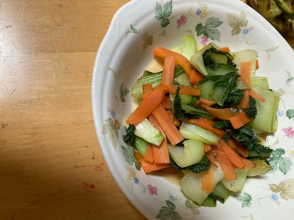 青梗菜と人参のごま油炒め