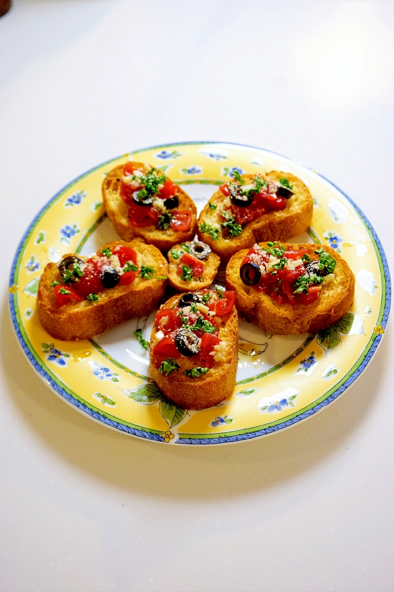 白ワインのお供に！ミニトマトのブルスケッタ