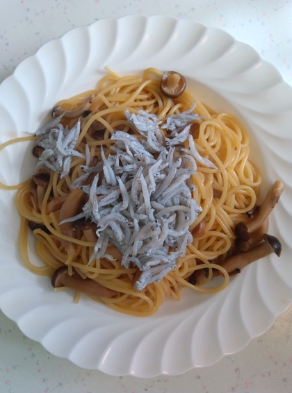 和えるだけ！お手軽ランチに！しらすとしめじのパスタ