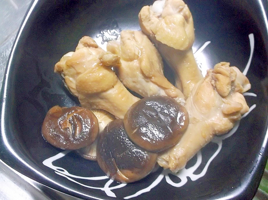 手羽元としいたけの簡単煮 レシピ 作り方 By ぷーこ6471 楽天レシピ