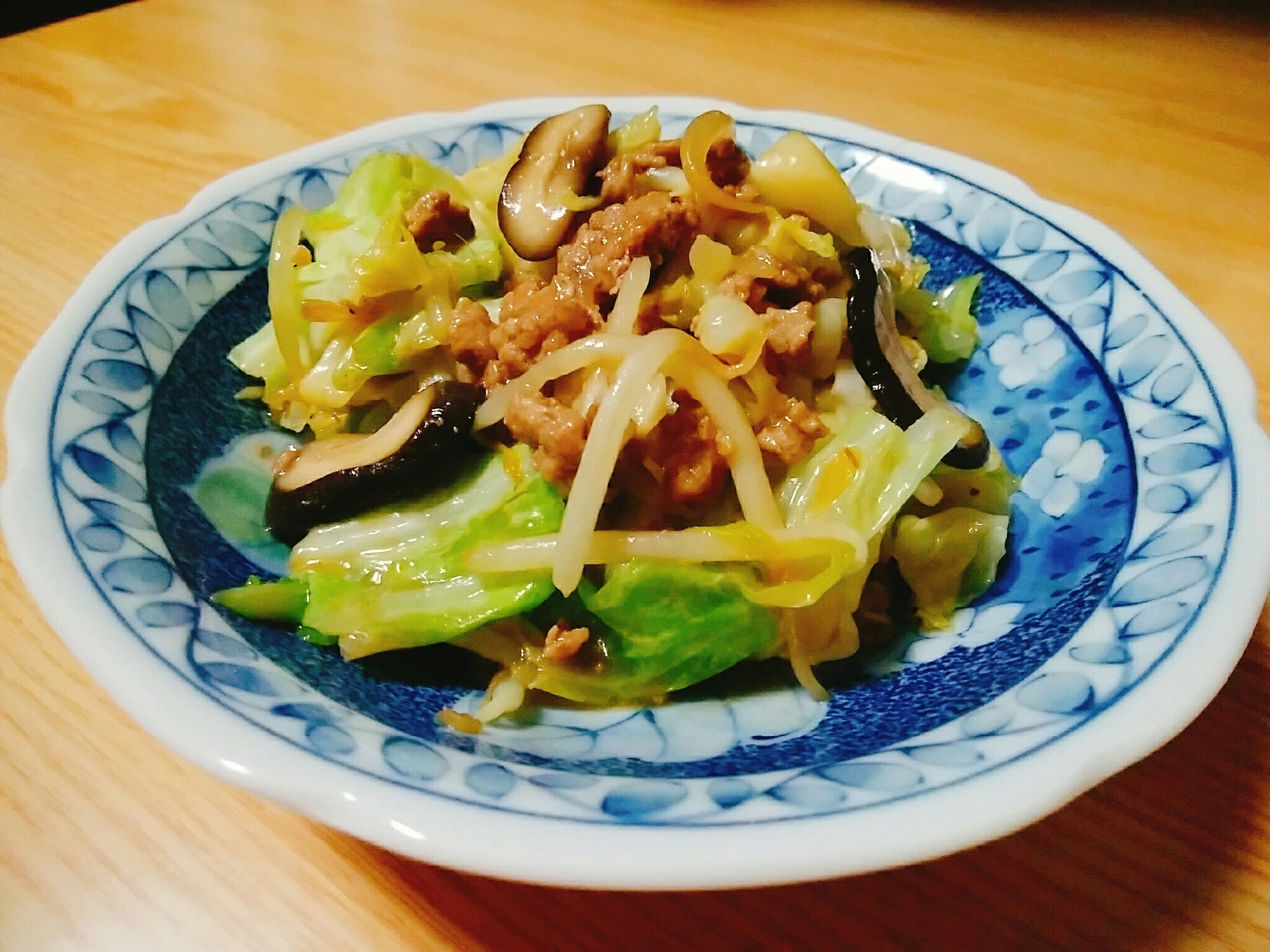 豚ひき肉とキャベツともやしのオイスター炒め