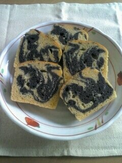 バター不使用 黒ごまマーブルパウンドケーキ レシピ 作り方 By ちーたまちー 楽天レシピ