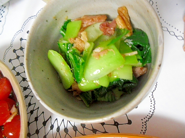 鶏アヒージョの缶詰とチンゲン菜の炒め物
