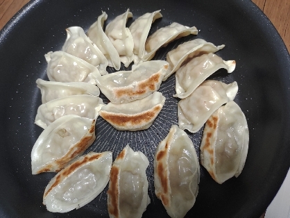 ほっこり福々庵の餃子の包み方