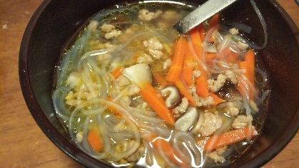 豚挽肉とにんじんの春雨スープ煮