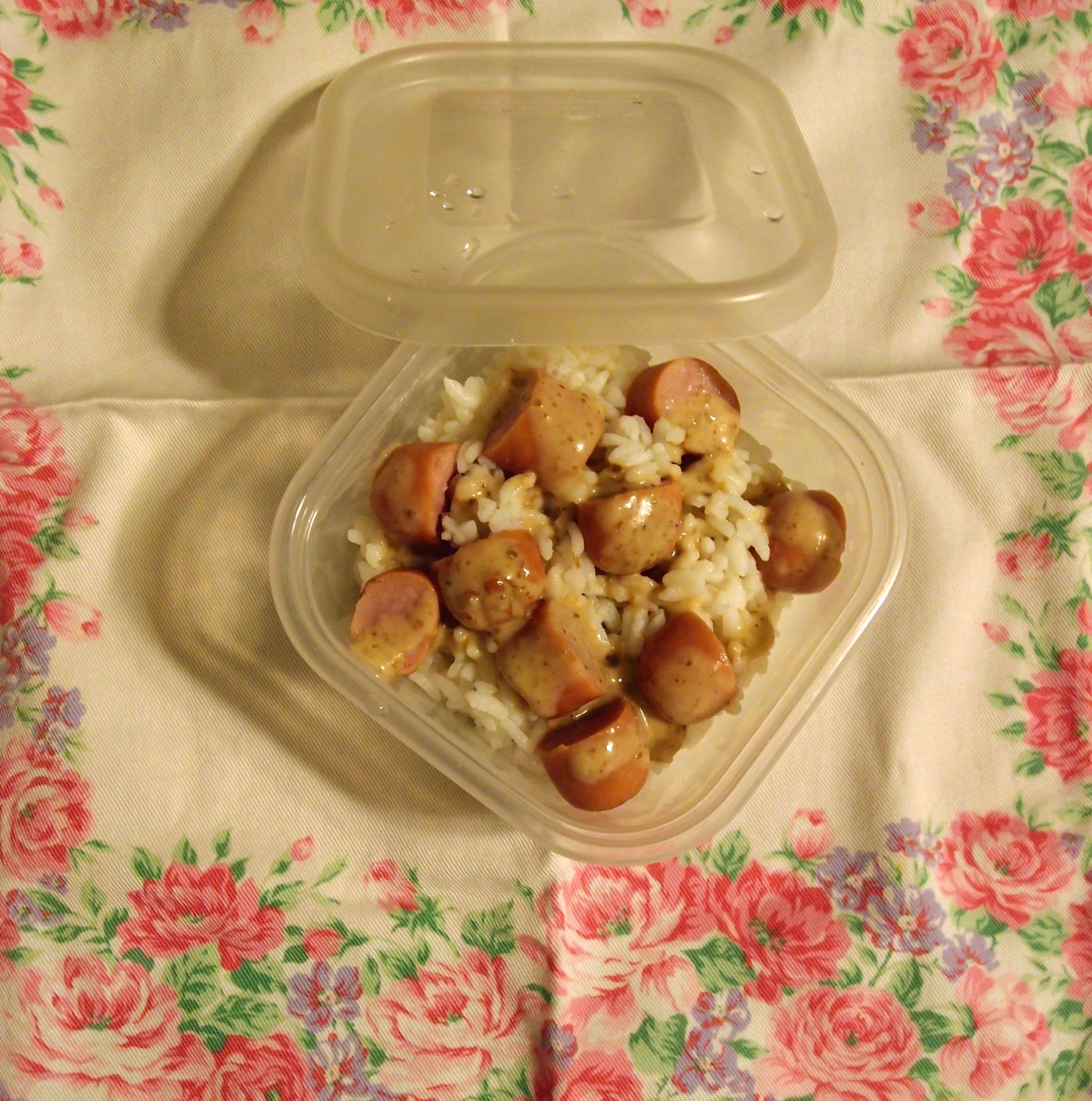 ウィンナーの練り胡麻マヨソースのっけご飯