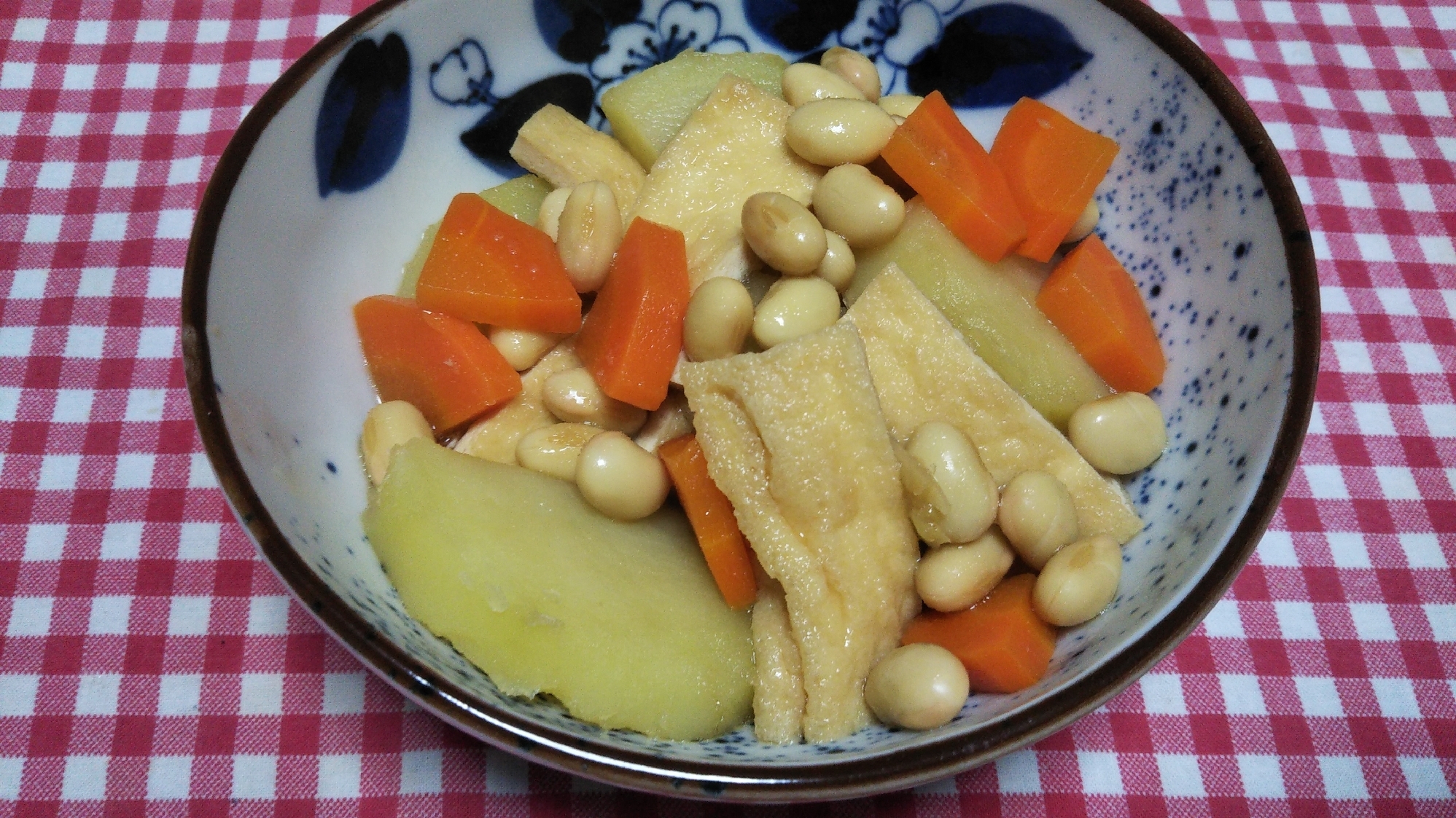 水煮大豆と油揚げとじゃがいもと人参の煮物☆