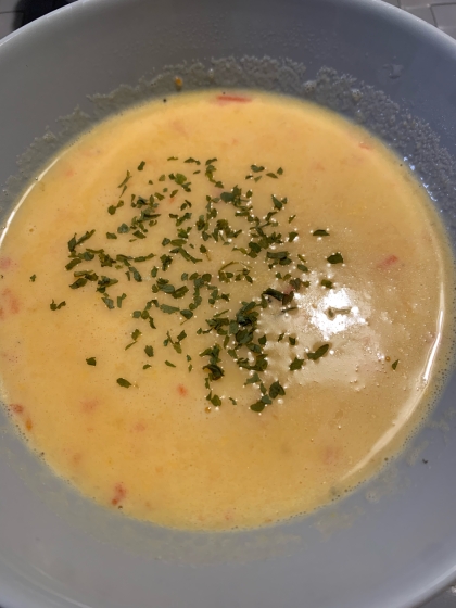 パプリカのポタージュ、初めて作りました。優しい味で体もほんわりと温まりました。美味しかったです。また作ります。