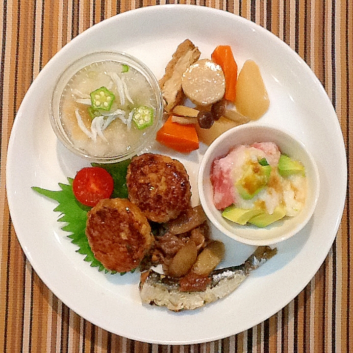 ふわふわつくねバーグのワンプレート献立 レシピ 作り方 By U Smyles 楽天レシピ ふわふわつくねバーグのワンプレート献立 レシピ 作り方 By U Smyles 楽天レシピ