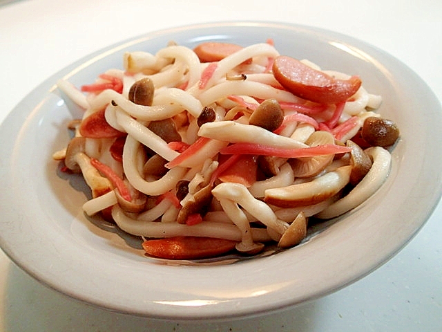 ウインナーとしめじと紅生姜の焼きうどん