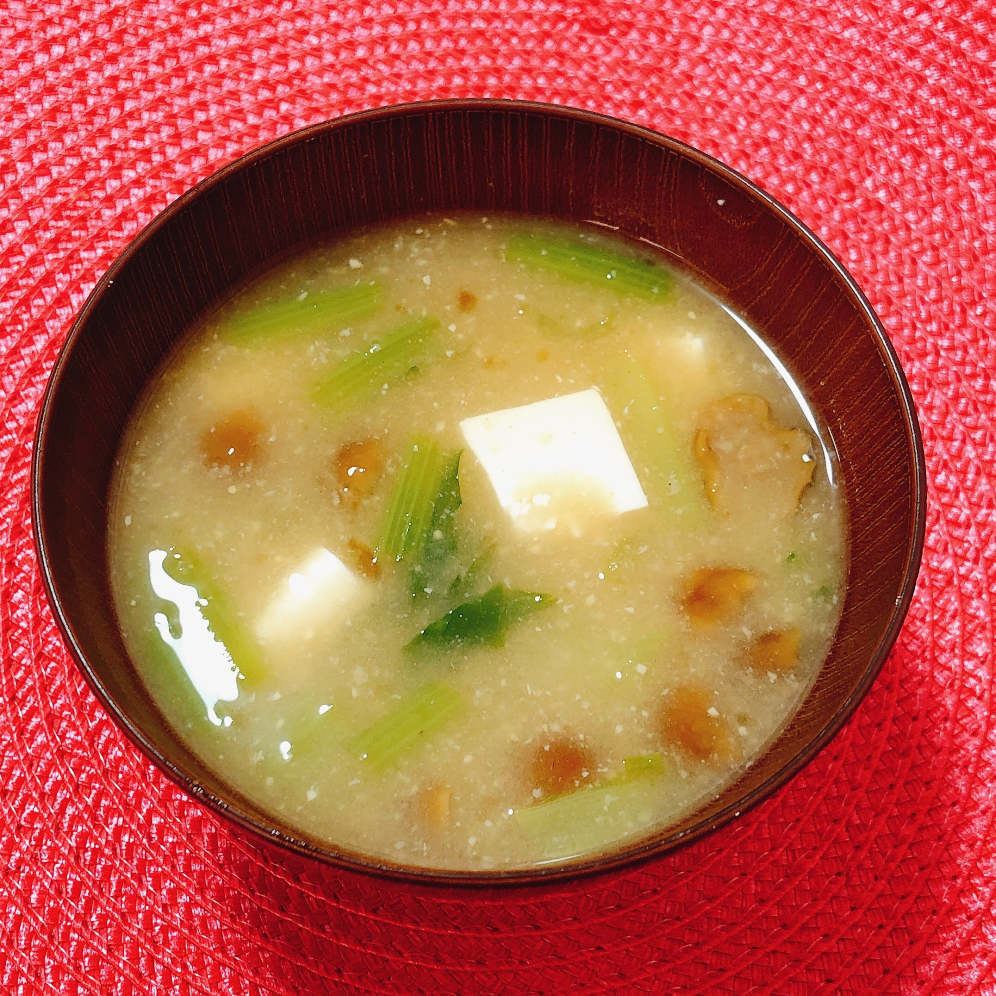 なめこ小松菜味噌汁