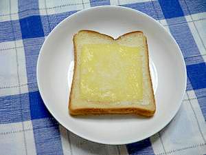 朝食にも！　さとうチーズパン