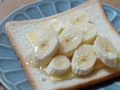 チーズにバナナ&蜂蜜おいしいですね♪はじめての組み合わせです♪