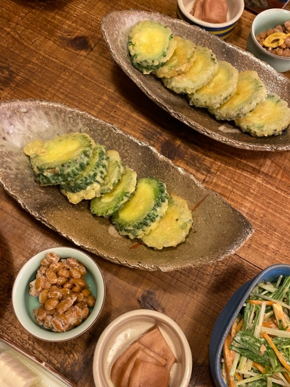 市販の天ぷら粉を使いましたが、思ったほど苦味が強くなくて丸ごと美味しく食べられました！