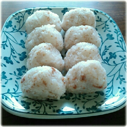 和風だしおにぎり☆梅干し入り