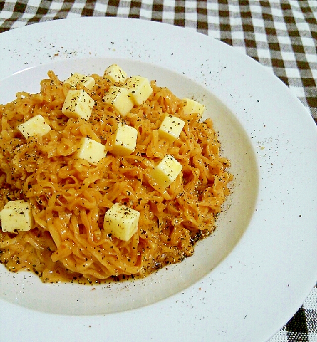 チキンラーメン 釜たまガーリックチーズ レシピ 作り方 By あ ち0024 楽天レシピ