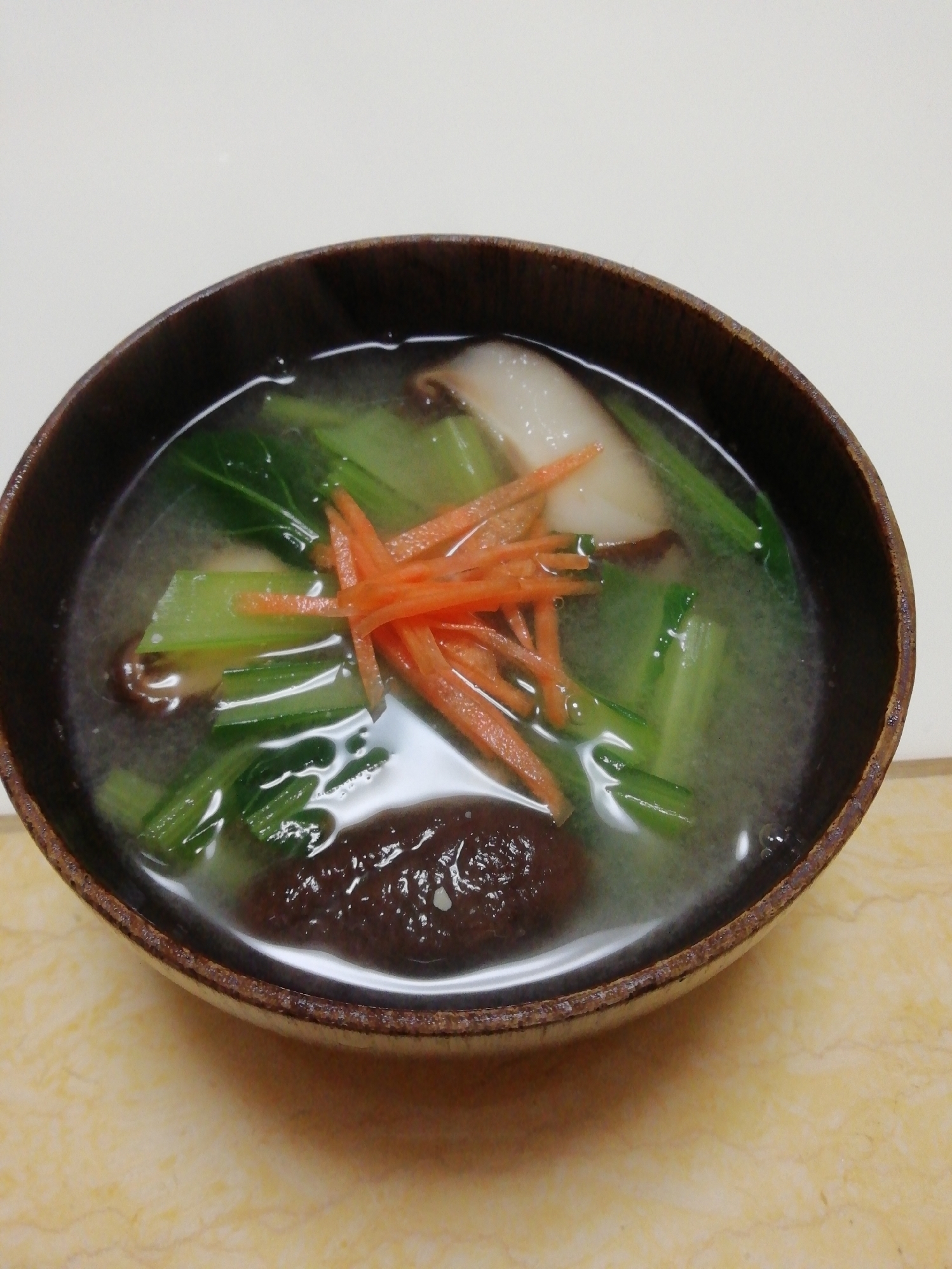 小松菜と椎茸の麦味噌汁