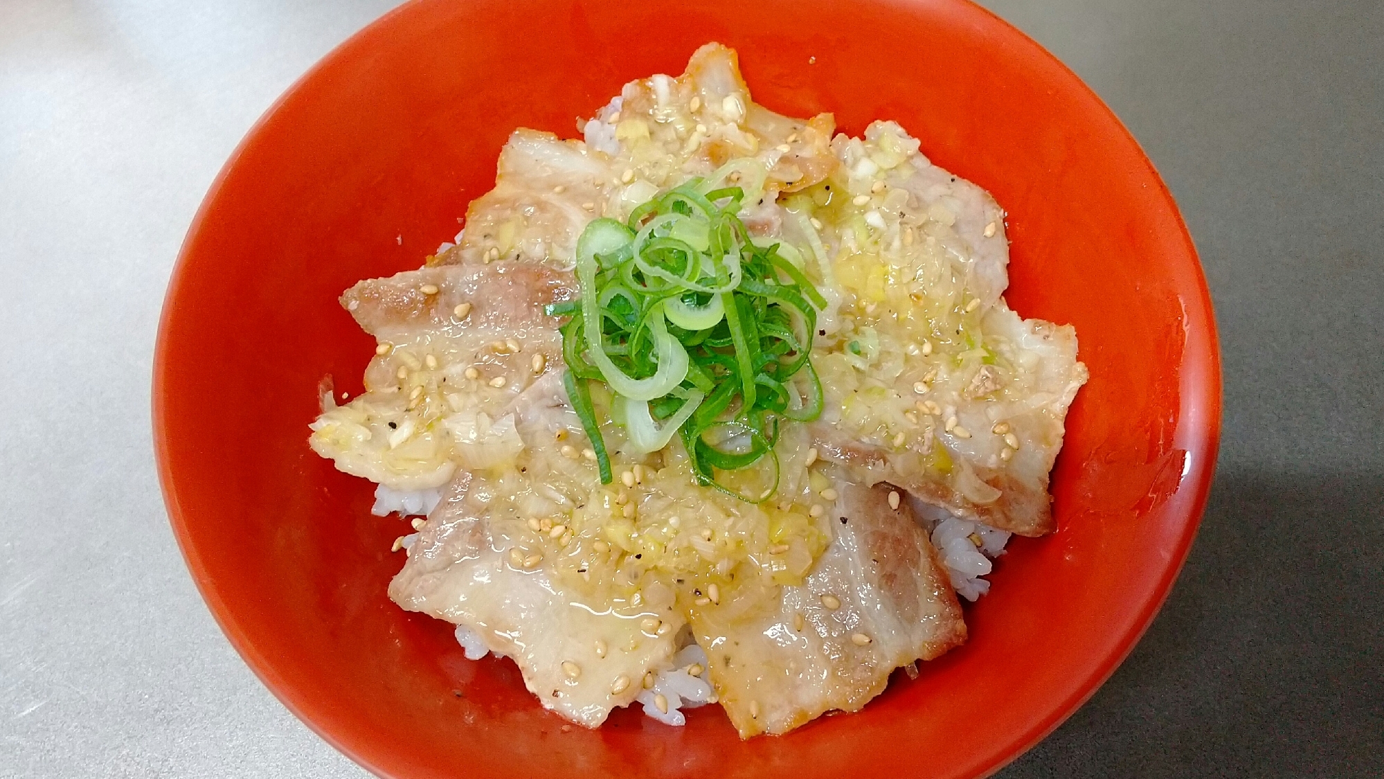 ねぎ塩豚丼