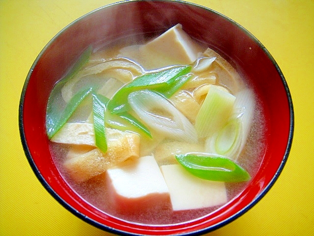 豆腐と油揚げ長ネギの味噌汁