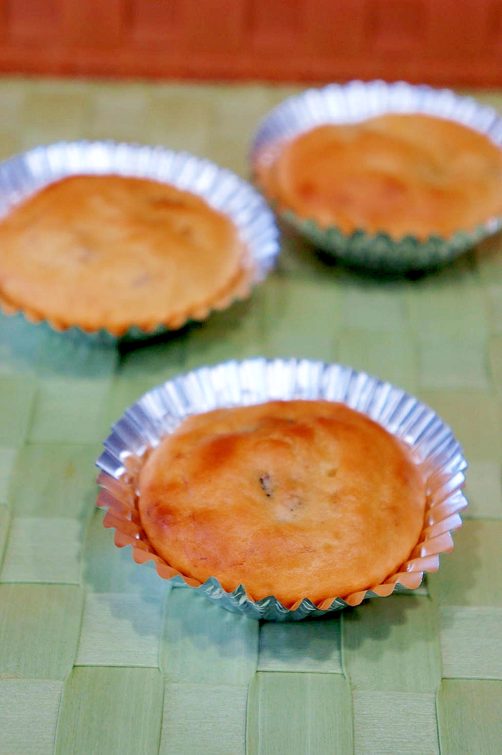 バター、油不使用!バナナとレーズンのカップケーキ
