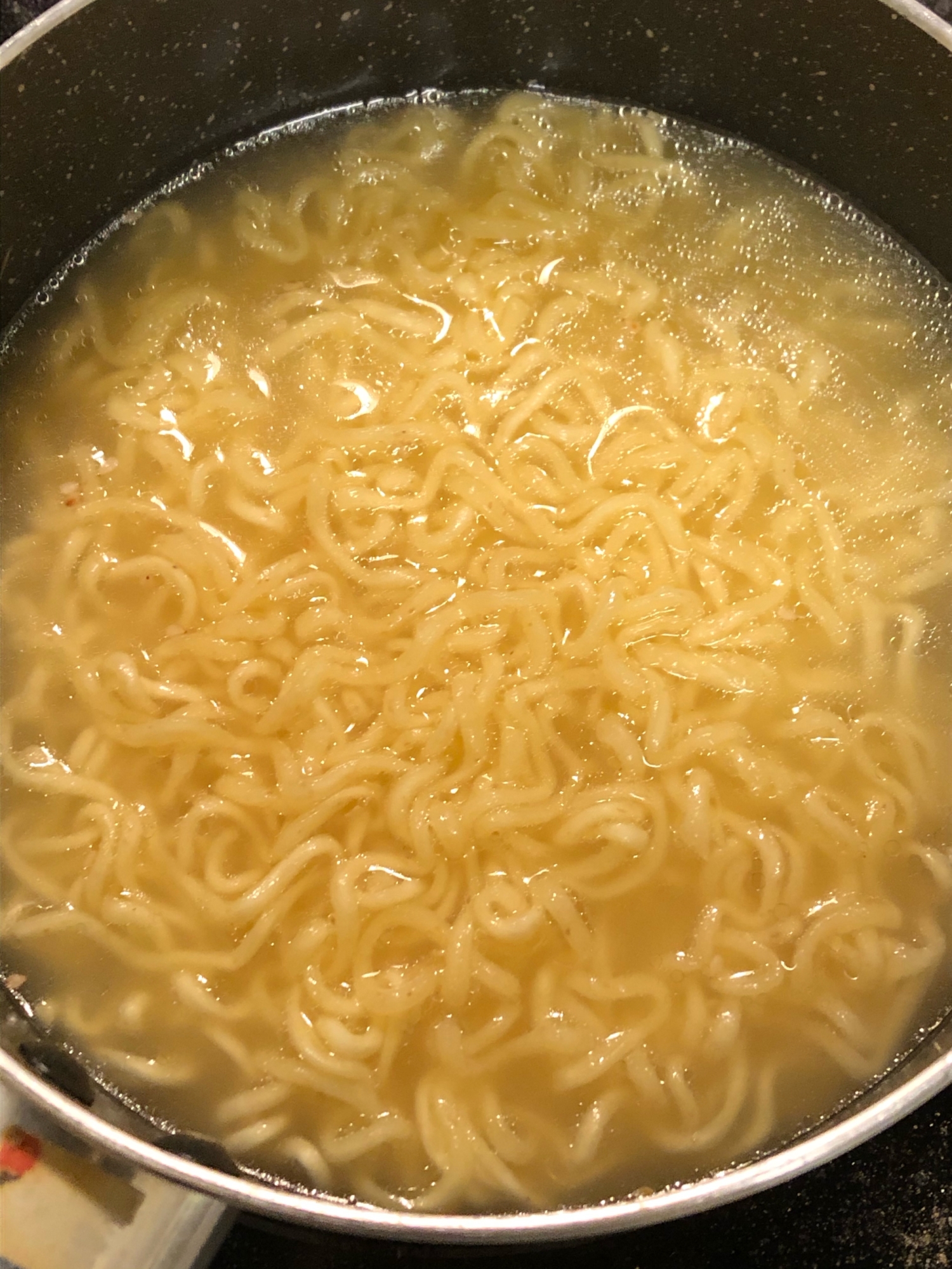 インスタントラーメンのおいしいゆで方