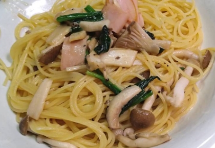 4種のきのことほうれん草のバター醤油和風パスタ
