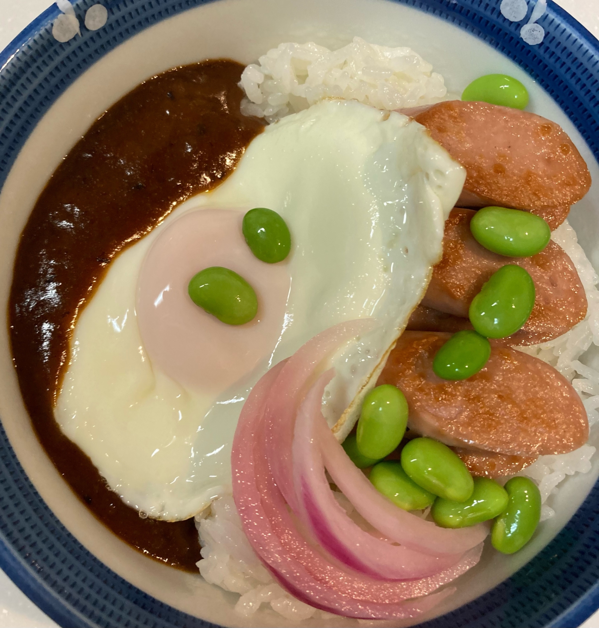 レトルトカレーで　目玉焼きのロコモコ風丼