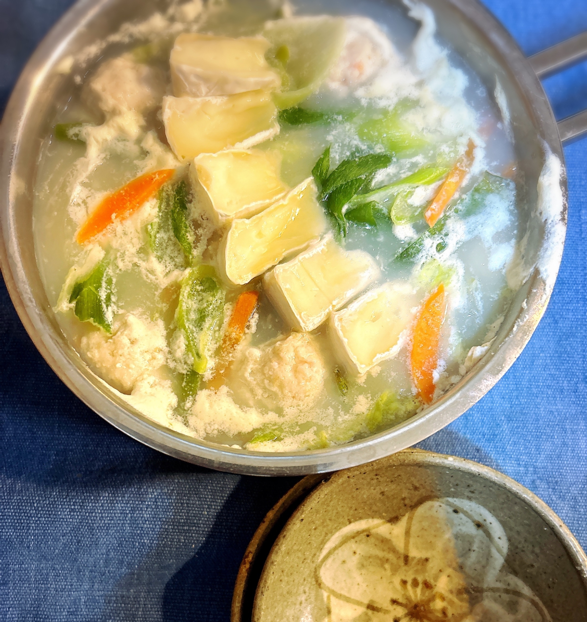 塩麹鍋に 国産カマンベールチーズ仕上げ