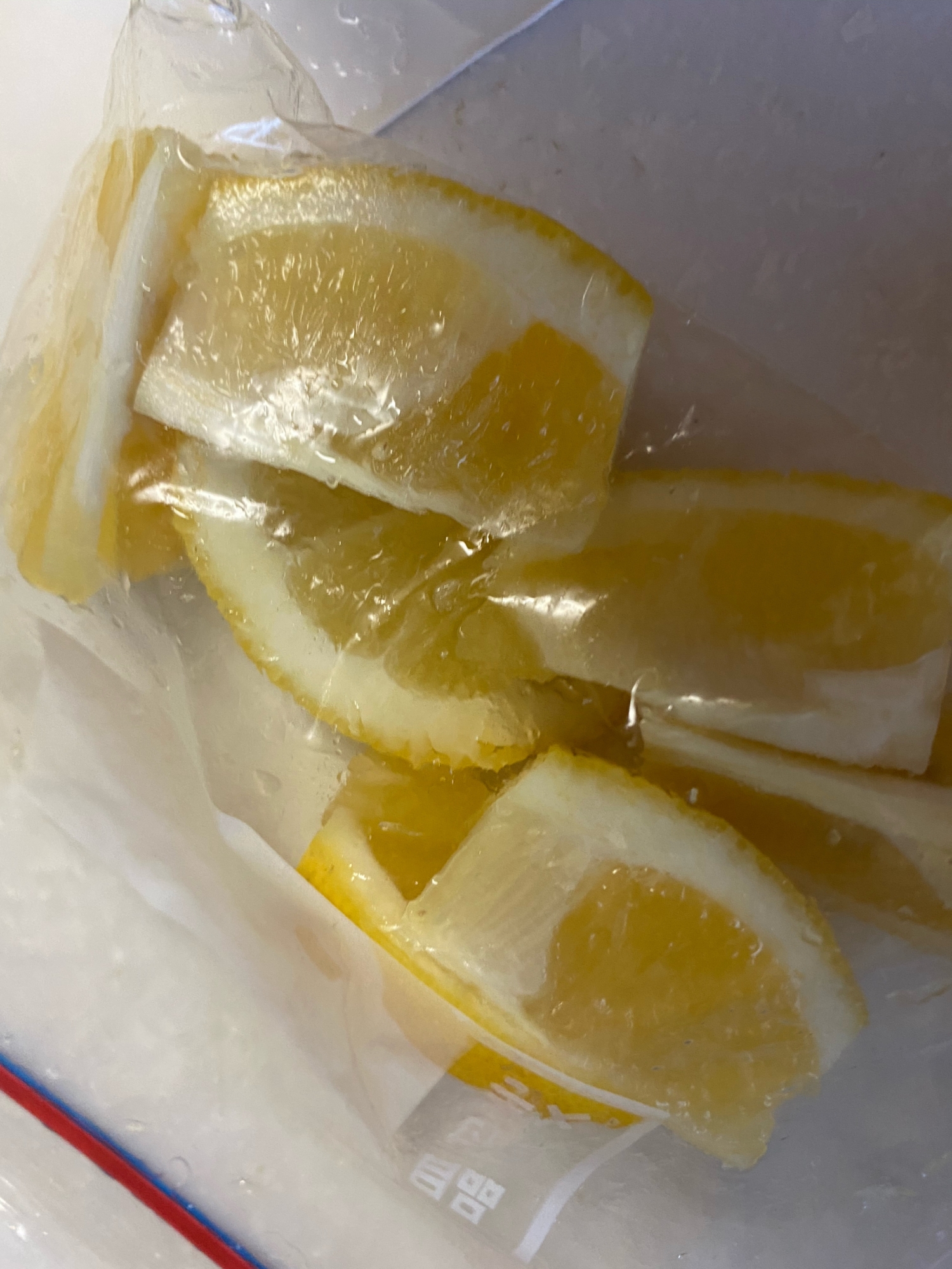 紅茶に酒に グラスに飾りやすいレモンの冷凍 レシピ 作り方 By Rママ 楽天レシピ 紅茶に酒に グラスに飾りやすいレモンの冷凍 レシピ 作り方 By Rママ 楽天レシピ