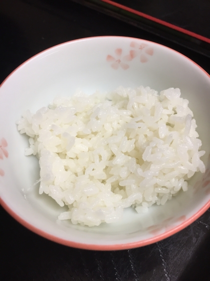 少量炊くのに炊飯器使うのも面倒で…こちらの方法とても助かりました！洗い物も少なく済みますし便利なレシピありがとうございます(*^^*)