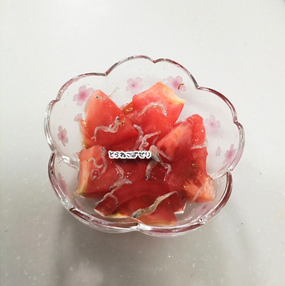 トマトとじゃこのマリネ